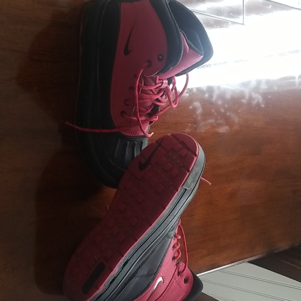 Nike snow boots